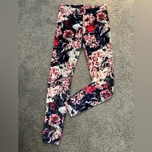 HUE Flower velvet leggings